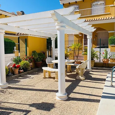 La Zenia Townhouse بيت للعطل