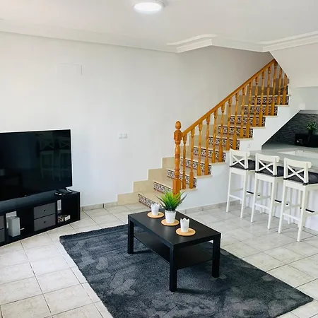 La Zenia Townhouse بيت للعطل لقنت